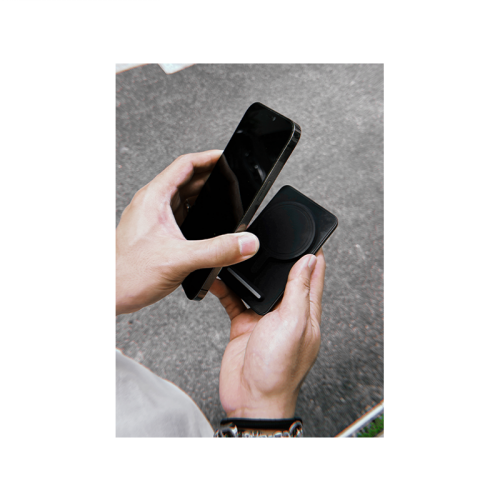 SkinArma Kira Kobai USB-C PD 5000mAh Power Bank With Stand - Black - بطارية متنقلة - سعة 5000 - شحن لاسلكي ماغ سيف - منفذ تايب سي للشحن السريع بقوة 20 واط - مسكة + ستاند بالطول والعرض - كفالة 18 شهر