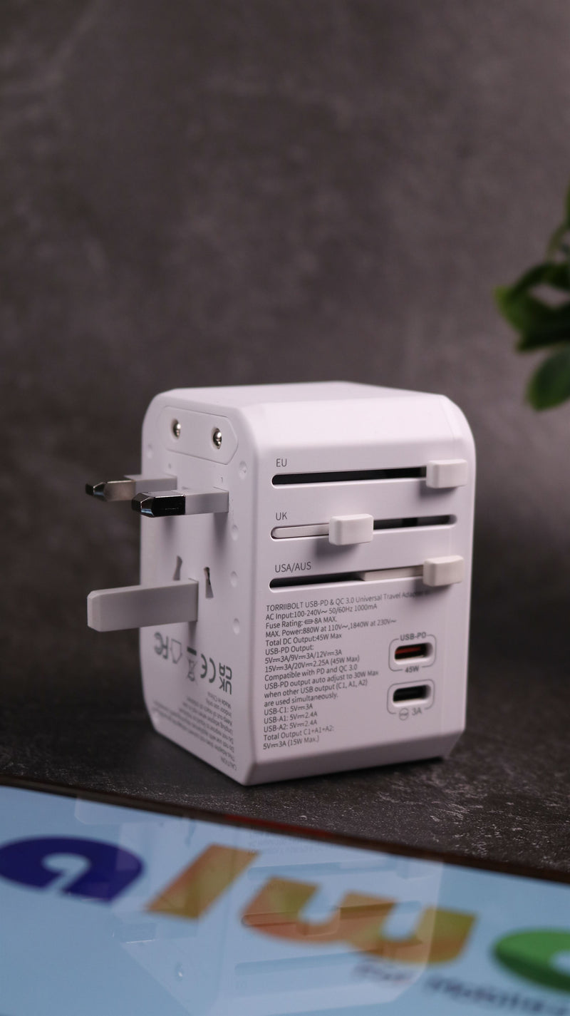 TorriiBolt USB-PD & QC 3.0 Universal Travel Adapter III - White - شاحن حائط دولي - توري - 4 فتحات للشحن الذكي والسريع - 2 تايب سي + 2 يو اس بي - قوة 45 واط - كفالة 24 شهر