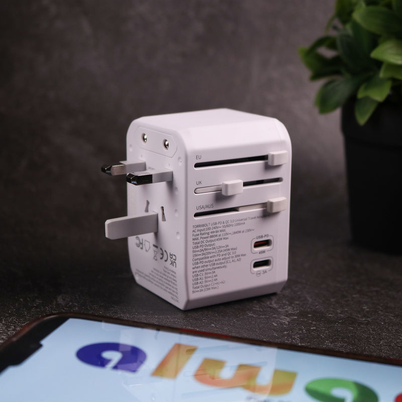 TorriiBolt USB-PD & QC 3.0 Universal Travel Adapter III - White - شاحن حائط دولي - توري - 4 فتحات للشحن الذكي والسريع - 2 تايب سي + 2 يو اس بي - قوة 45 واط - كفالة 24 شهر