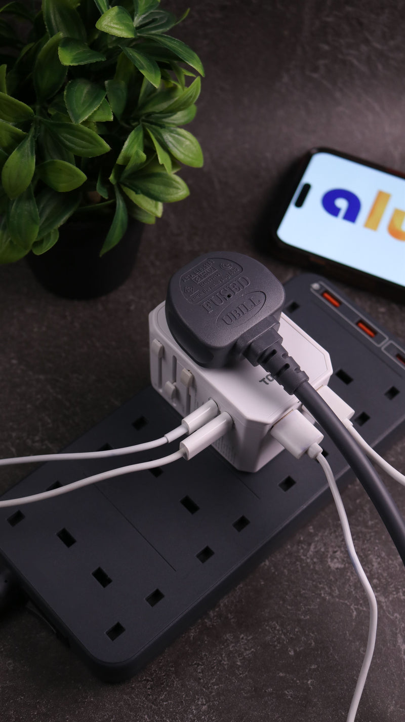 TorriiBolt USB-PD & QC 3.0 Universal Travel Adapter III - White - شاحن حائط دولي - توري - 4 فتحات للشحن الذكي والسريع - 2 تايب سي + 2 يو اس بي - قوة 45 واط - كفالة 24 شهر