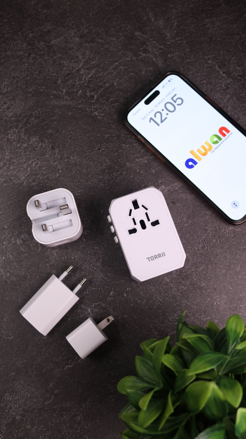 TorriiBolt USB-PD & QC 3.0 Universal Travel Adapter III - White - شاحن حائط دولي - توري - 4 فتحات للشحن الذكي والسريع - 2 تايب سي + 2 يو اس بي - قوة 45 واط - كفالة 24 شهر