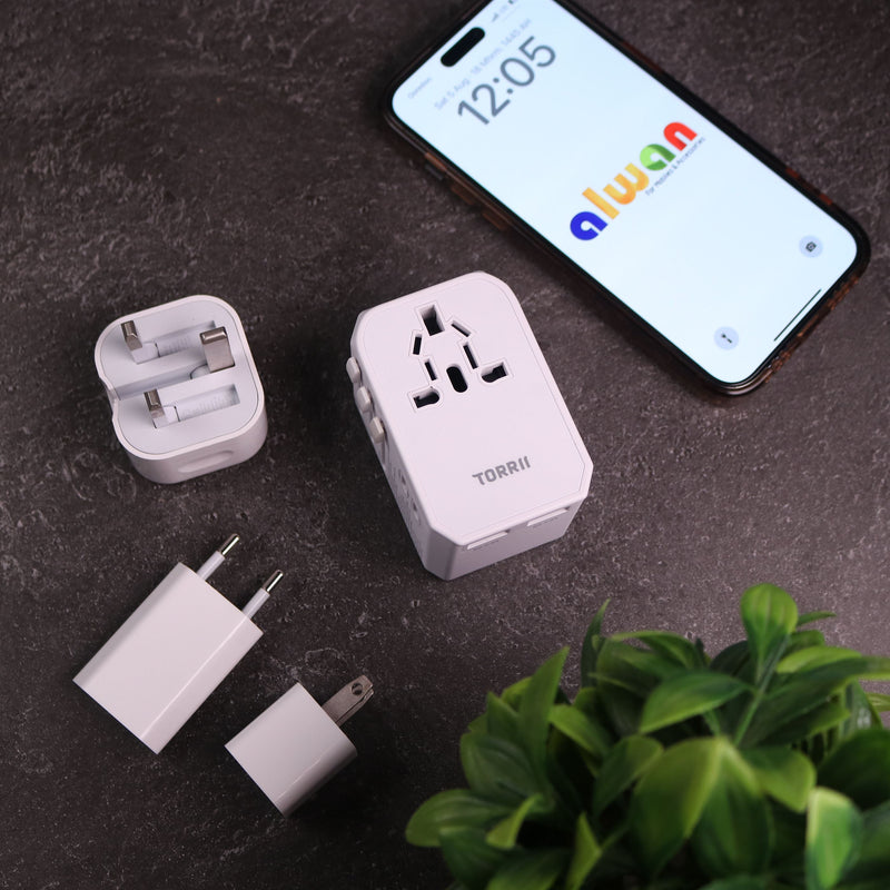 TorriiBolt USB-PD & QC 3.0 Universal Travel Adapter III - White - شاحن حائط دولي - توري - 4 فتحات للشحن الذكي والسريع - 2 تايب سي + 2 يو اس بي - قوة 45 واط - كفالة 24 شهر