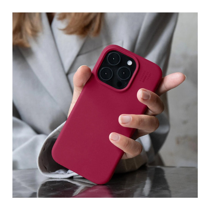 iDeal Of Sweden MagSafe Silicone Case for iPhone 16 Pro /Pro Max - Cranberry [C] - كفر حماية عالية - ماغ سيف